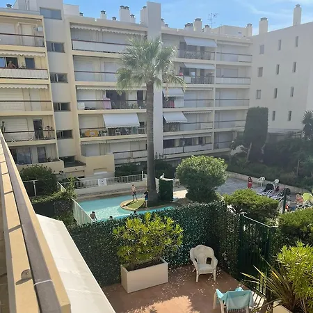 Cozy On The Antibes