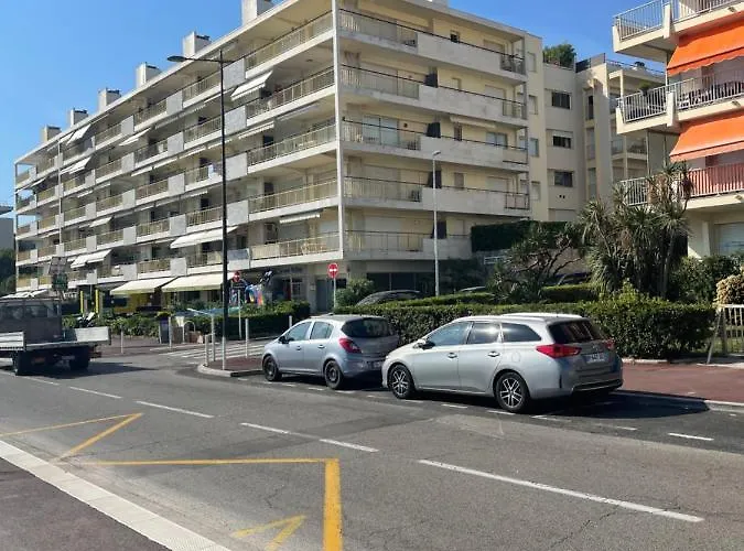 Cozy On The Antibes
