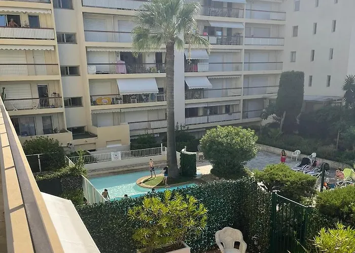 Cozy On The アンティーブ